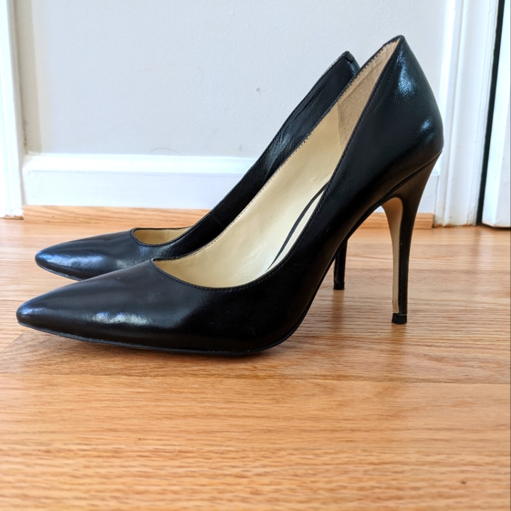 BCBGner actions black heels
